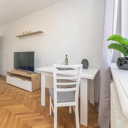 아파트 Glow Apartments, Kolobrzeska 그단스크