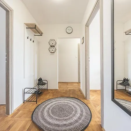 아파트 Glow Apartments, Kolobrzeska 그단스크